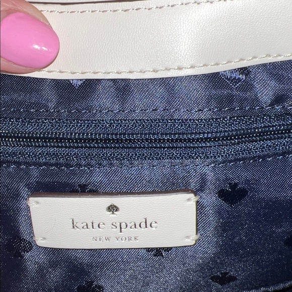 Kate Spade New York Reegan Pansy Toss Bucket Bag. - Picture 12 of 12